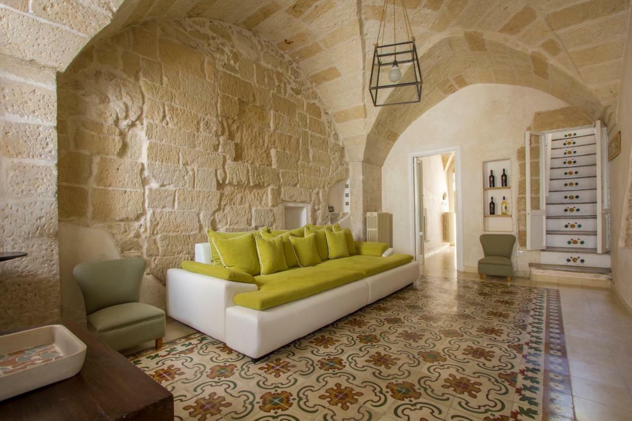 Explore The Historic City On Foot From An Old Town House Lecce Exterior foto